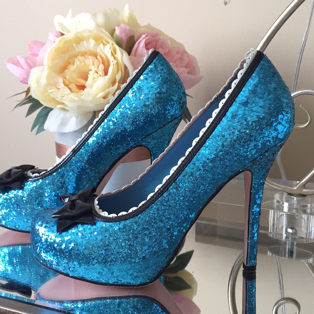 Vintage 1999 Ellie Leg Ave. heels Sz 9